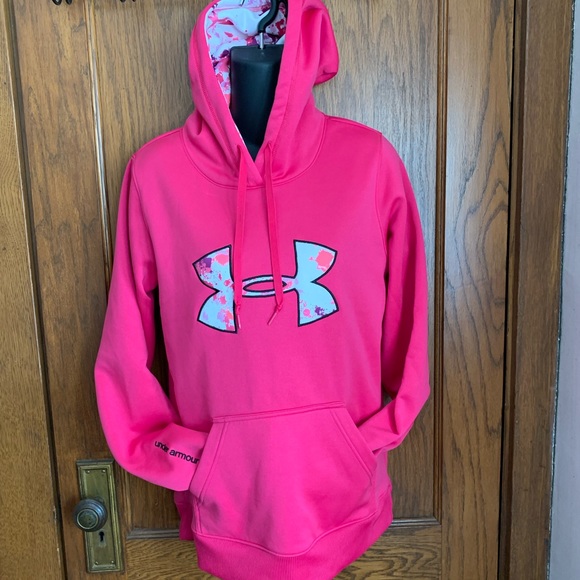 Under Armour Tops - Under armour semi fitted hoodie
